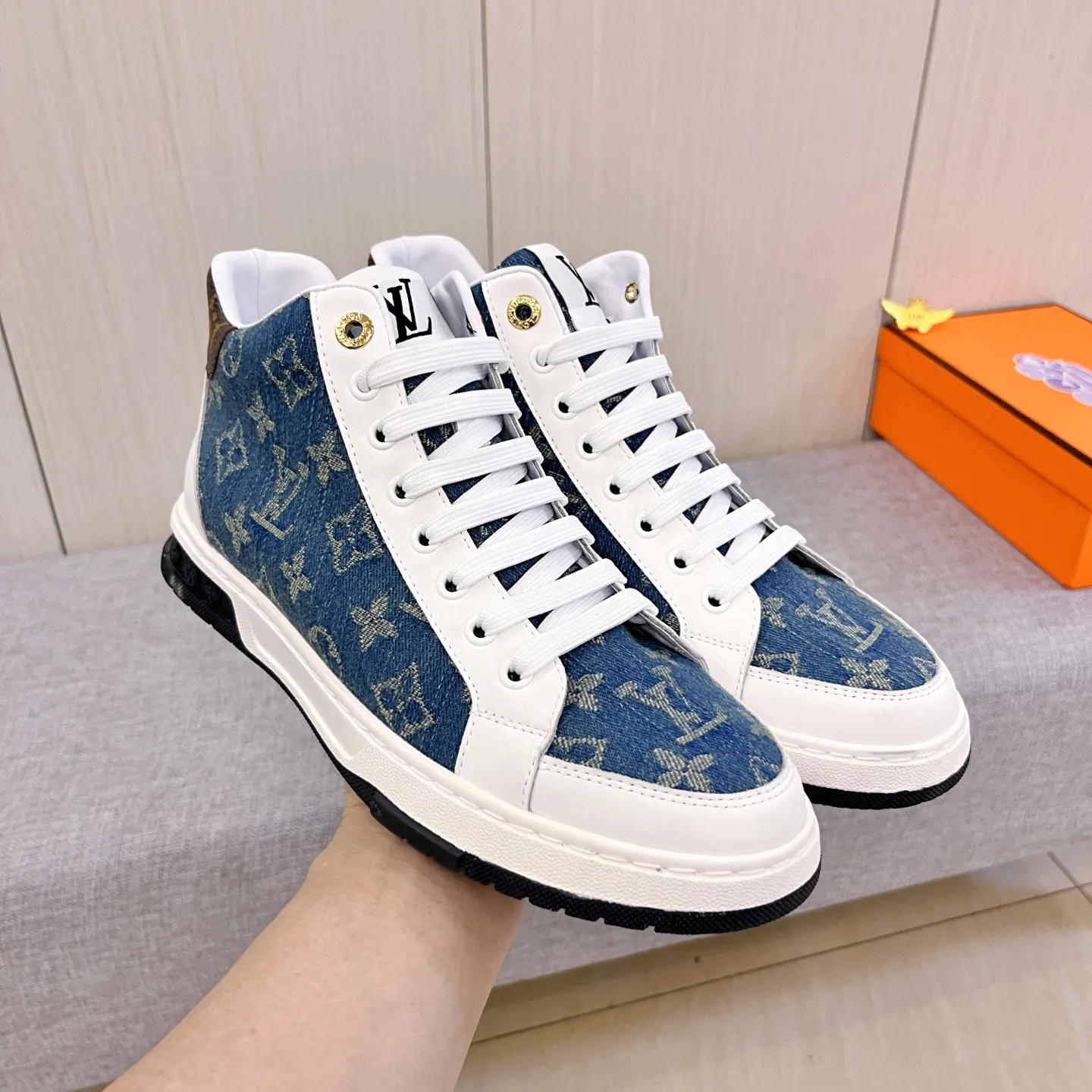 🚘🚘Factory batch 440💰👍[LV]🔥🔝Louis Vuitton, high-end men's shoe brand, official website 1:1 latest masterpiece: the upper is made of Italian official website original special technical cloth fabric 🔥Original comfortable and breathable lining ➕Original designated non-slip outsole 🔥Make walking more convenient and comfortable! An exclusive new model, a stunning work, a beautiful 1:1 replica [color] compared to the official quality! Create a fashionable personality to set off your uniqueness! A must-have for trendy men! 🔥, sizes: 38-44. color:.    2⃣️colors available🔥